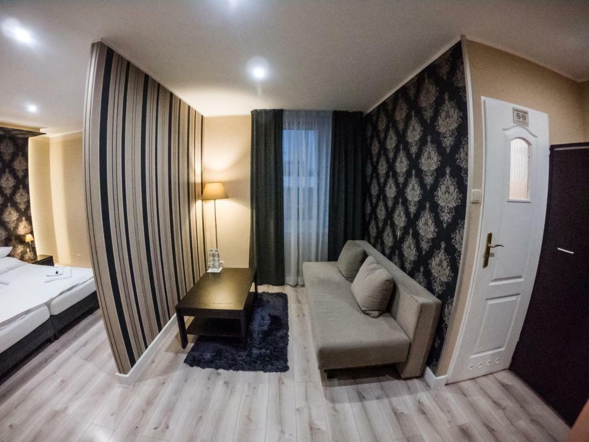 Hotel Restauracja Pod Kogutem Poniatowa Exteriér fotografie